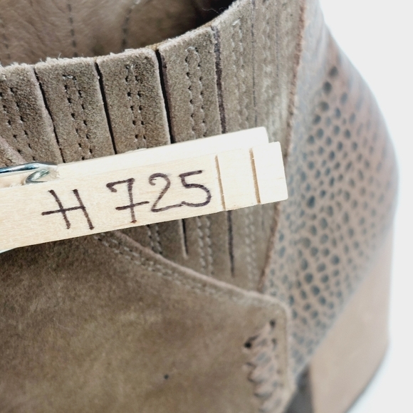 Levity Berlin Tan Suede Snakeskin Print Slip On Block Heel Ankle Boots H725 - Picture 14 of 14